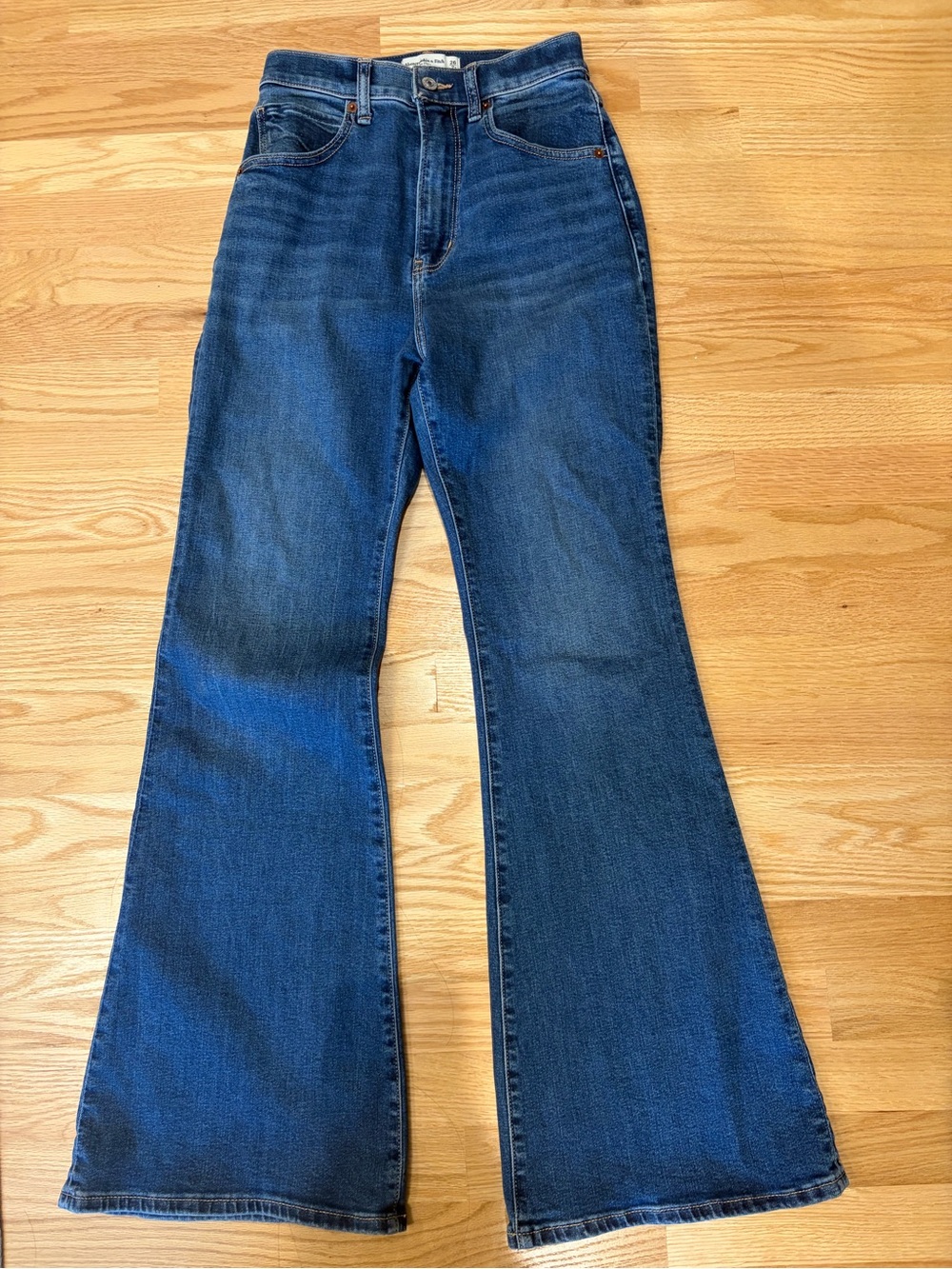 Abercrombie & Fitch The Flare Ultra High Rise - size 26/2 short